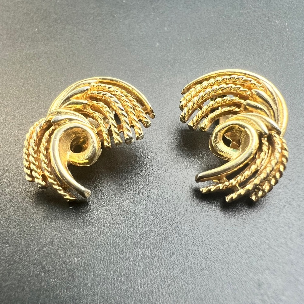 Lisner Vintage Swirl Clip On Earrings Gold  EXC